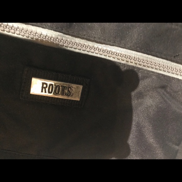 Small crossbody/shoulder ROOTS bag - Picture 3 of 5
